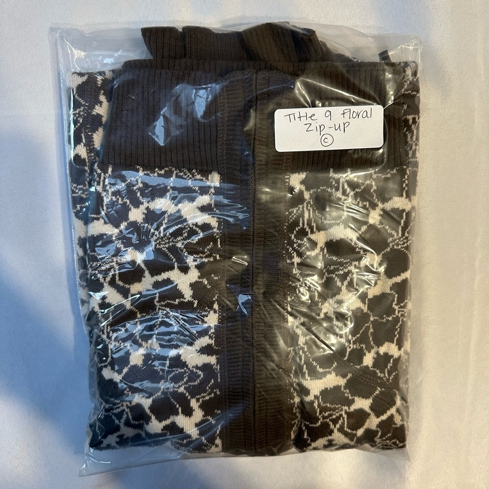 Title Nine Brown Floral Zip Up - Picture 9 of 9